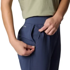 All Seasons - Women's Capri Pants