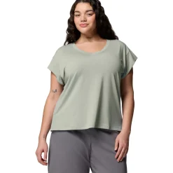 Daniela Falls (Plus Size) - Women's T-Shirt