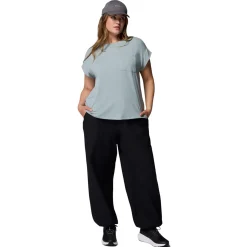 Daniela Falls (Plus Size) - Women's T-Shirt
