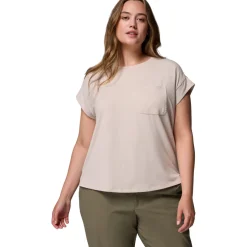 Daniela Falls (Plus Size) - Women's T-Shirt