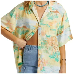On Vacation - Women's Shirt