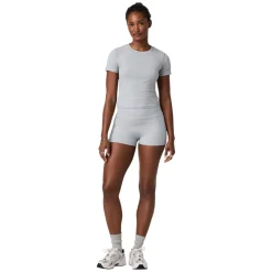 Pose - Women's T-Shirt
