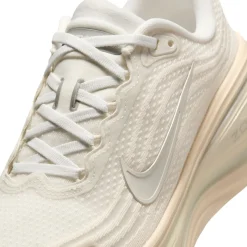 Vomero Plus - Women's Running Shoes